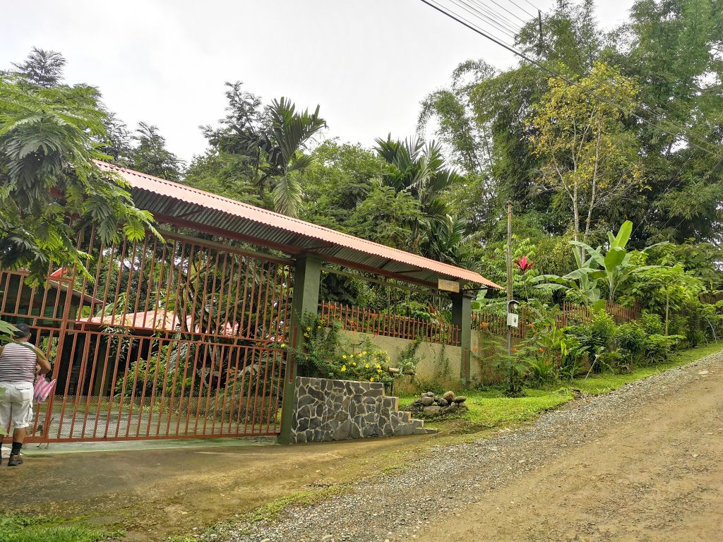 Houses with beautiful creek on the edge in Las Tumbas, Perez Zeledon