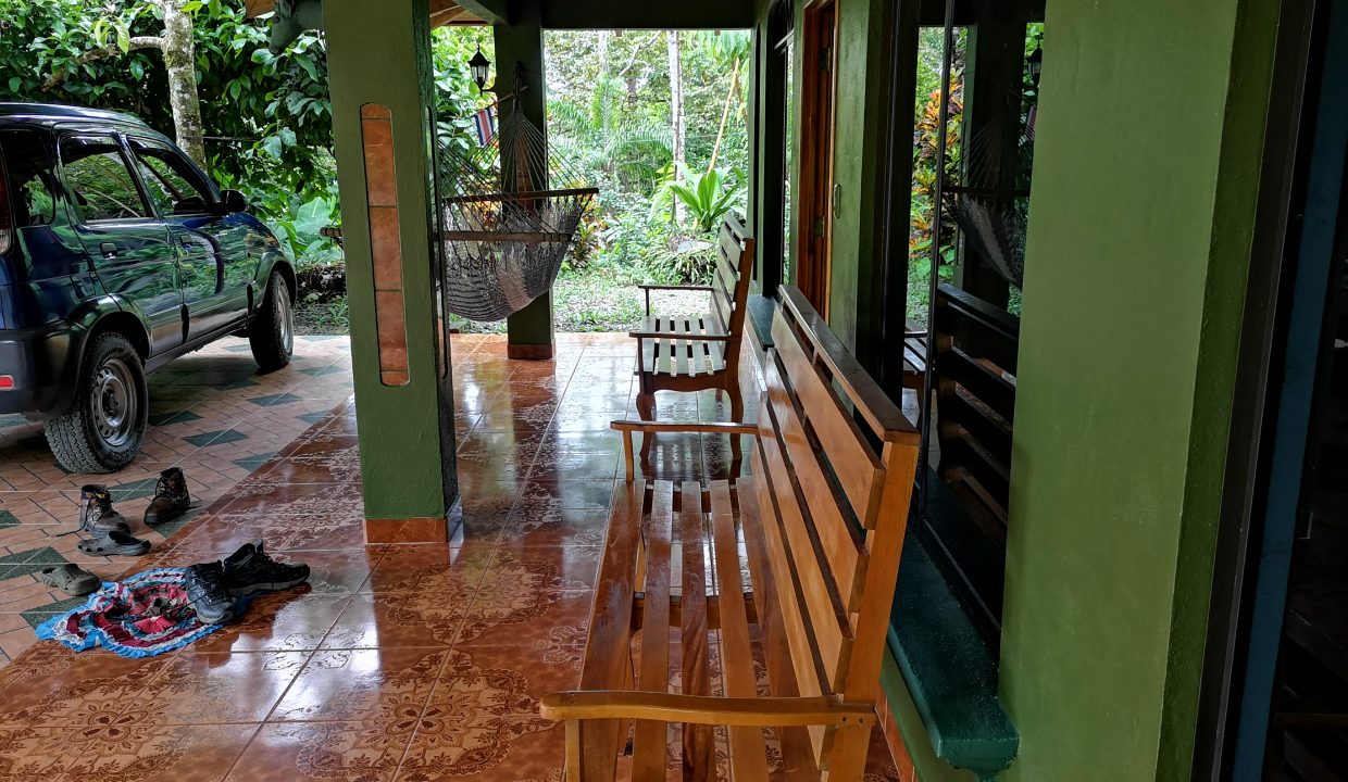 Houses with beautiful creek on the edge in Las Tumbas, Perez Zeledon