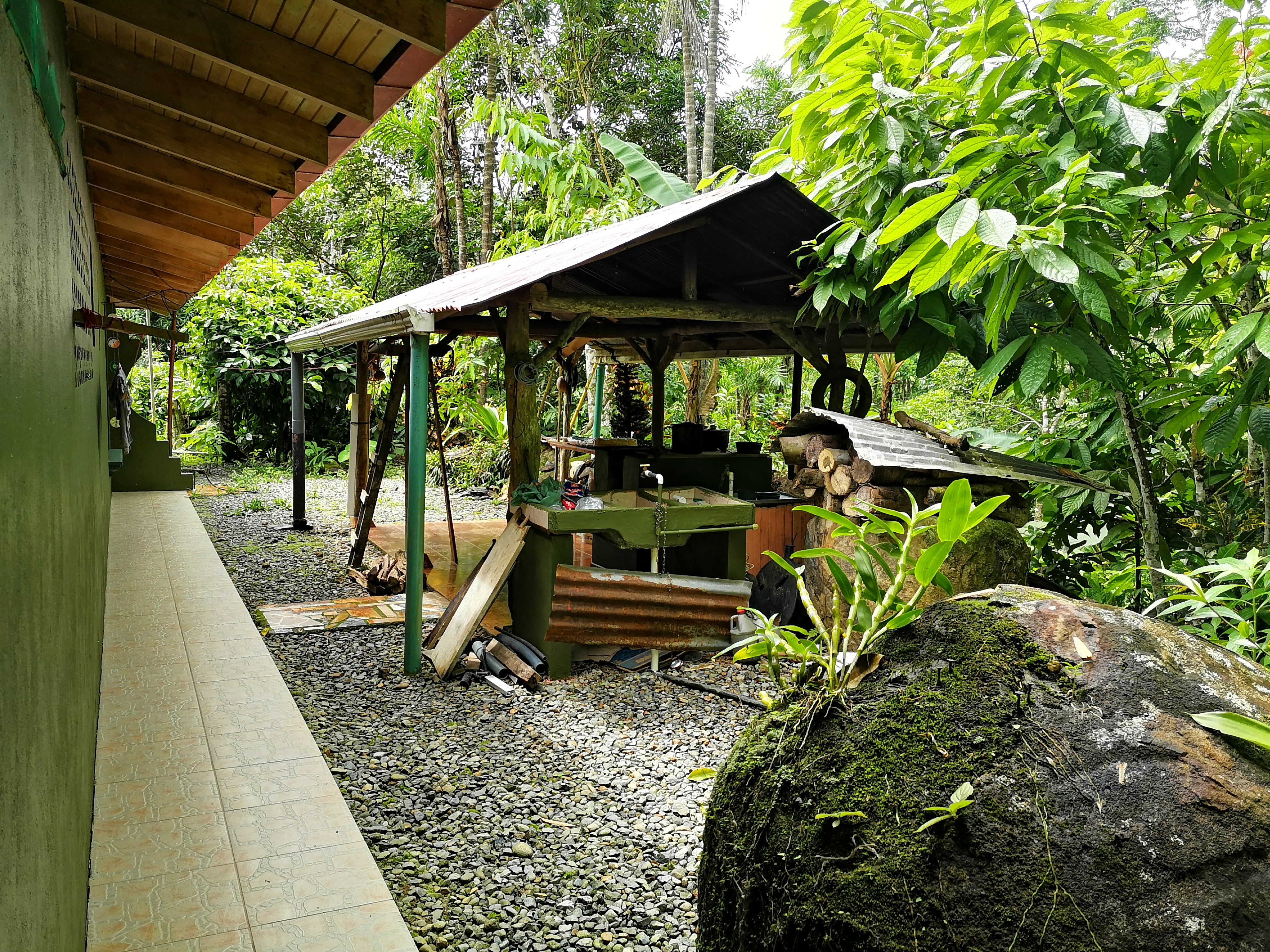 Houses with beautiful creek on the edge in Las Tumbas, Perez Zeledon