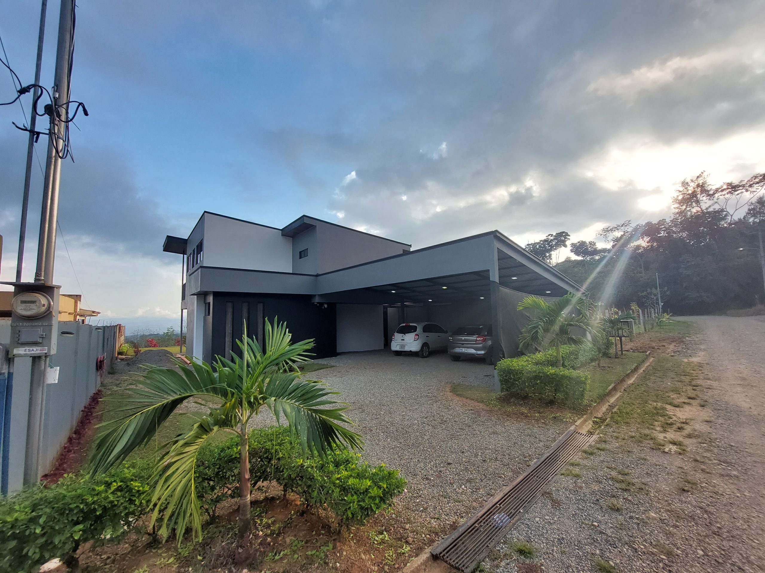 2 STORY HOUSE WITH CITY AND MOUNTAIN VIEW IN MIRAVALLES, PEREZ ZELEDON