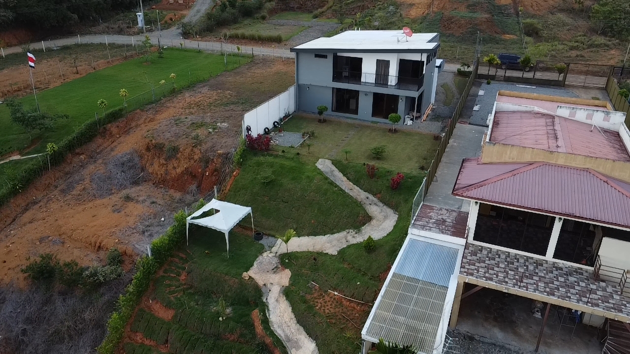 2 STORY HOUSE WITH CITY AND MOUNTAIN VIEW IN MIRAVALLES, PEREZ ZELEDON