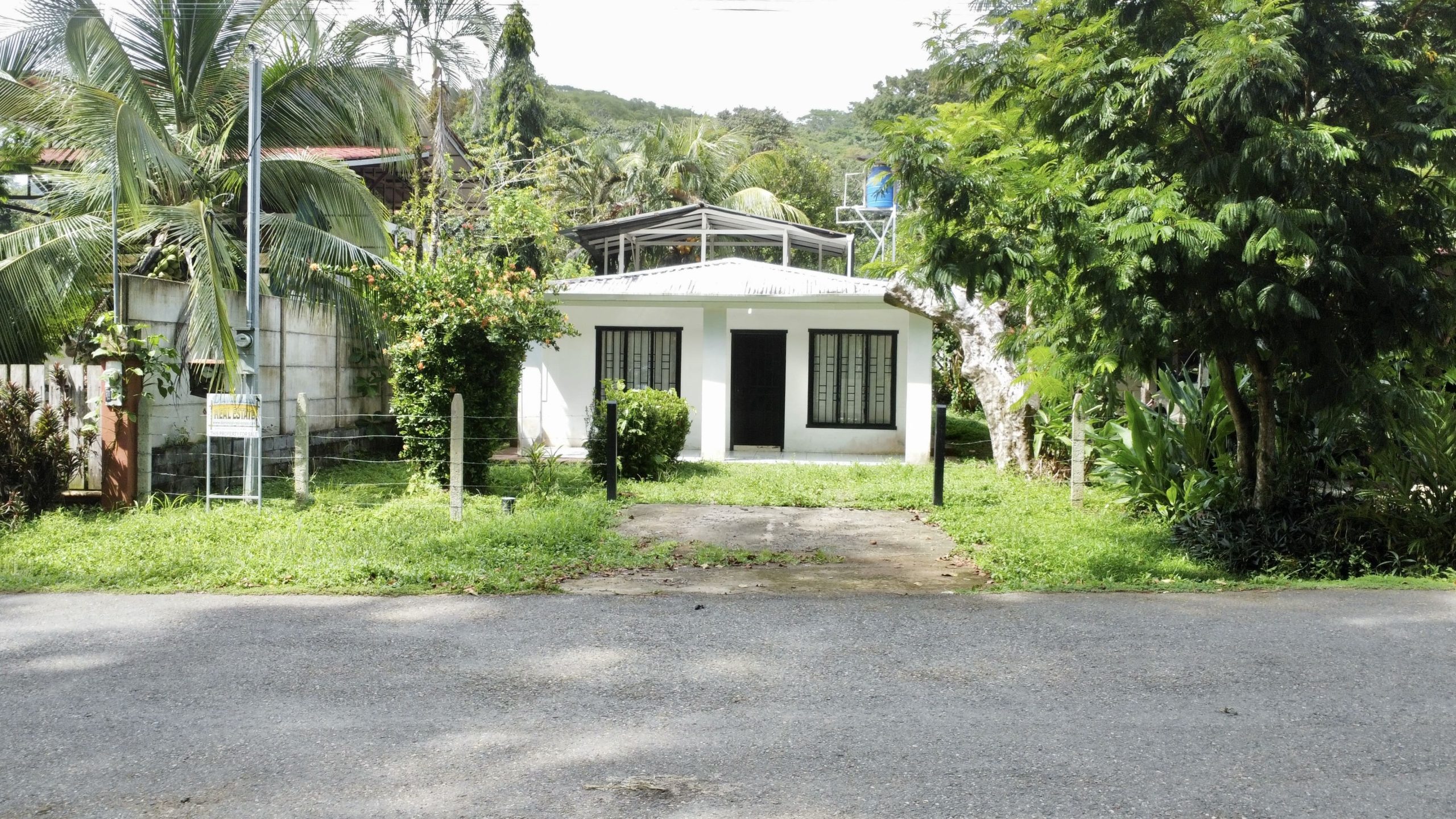 0.07 ACRES – 2 Bedroom Home On Main St In Hatillo