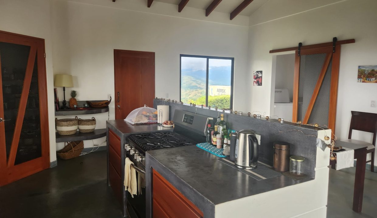 04e6c18c-98fc-4de4-9279-33cc24aad73e