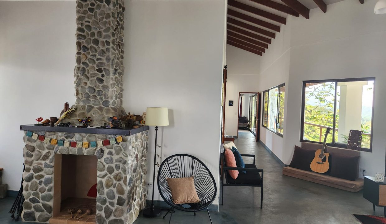 0d2ec53c-25a6-4941-a7d3-446f352b24e3