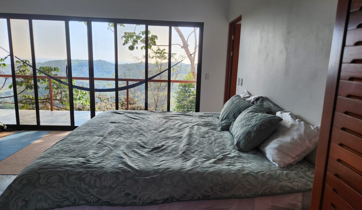 11cfe70a-26a1-4ab8-8fb8-a90f49024566