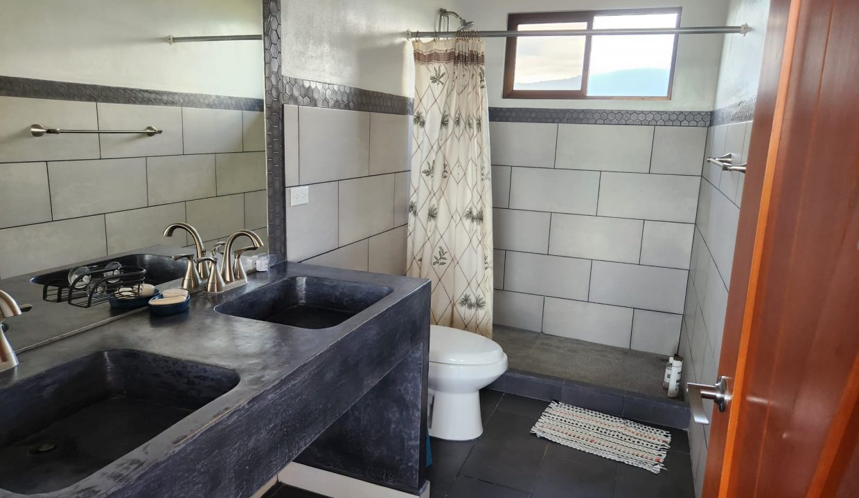 c35889ac-5fc2-4ec4-8380-1011eb08a342